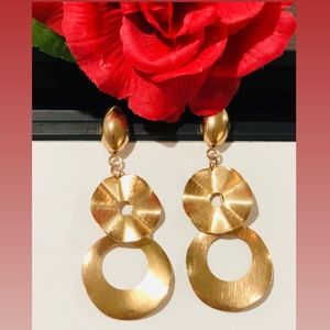 ✨ Gisele Earrings in Gold ✨